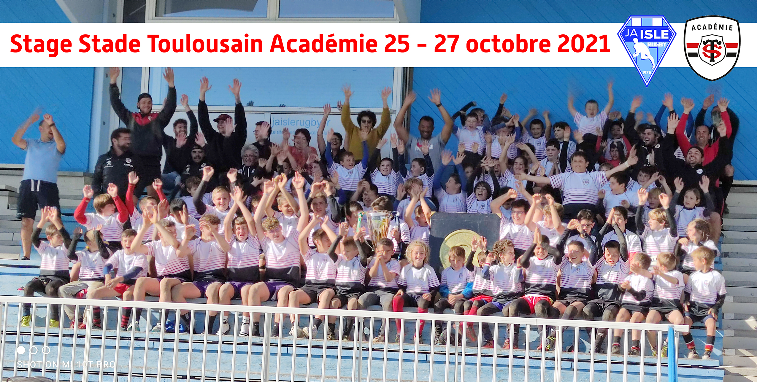 Jeunes joueurs et éducateurs réunis lors du stage Stade Toulousain Académie à Isle du 25 au 27 octobre 2021